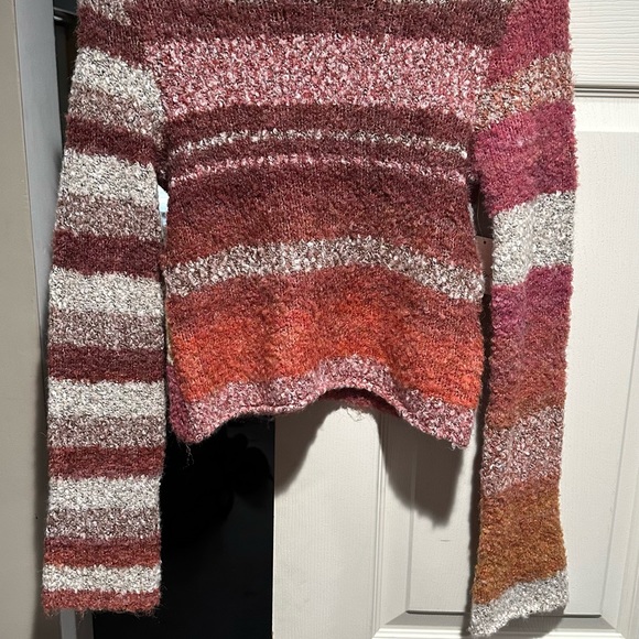 FREE PEOPLE SOFT SWEATER SIZE XS. Retail 108$!!! Could fit small . NWT!! - Picture 2 of 3